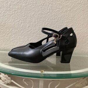 Black, Pointy, Classy Heels. Size: 7.5